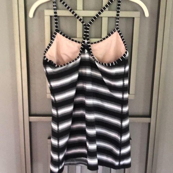 Lululemon ￼ Black and white stripe fitness top spaghetti strap size 10 - Picture 4 of 5